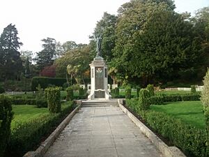 Grove Park War Memorial2