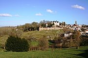 Le Château de Bressuire dans la verdure