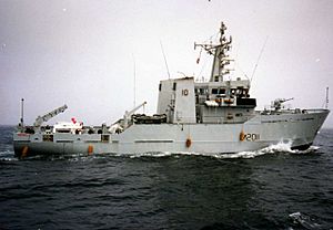 HMS Orwell (M2011) Bay of Biscay 1990