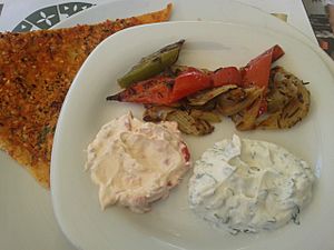 Meze ve katıklı ekmek.jpg