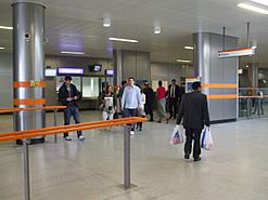 Dalston Junction stn concourse