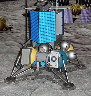 Maquette-Luna-Glob-Lander-b-DSC 0075.jpg