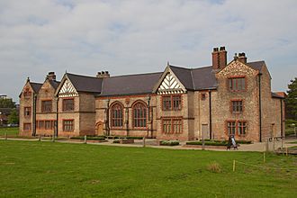 Ordsall Hall 2014 01.jpg