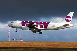 WOW Air Airbus A320